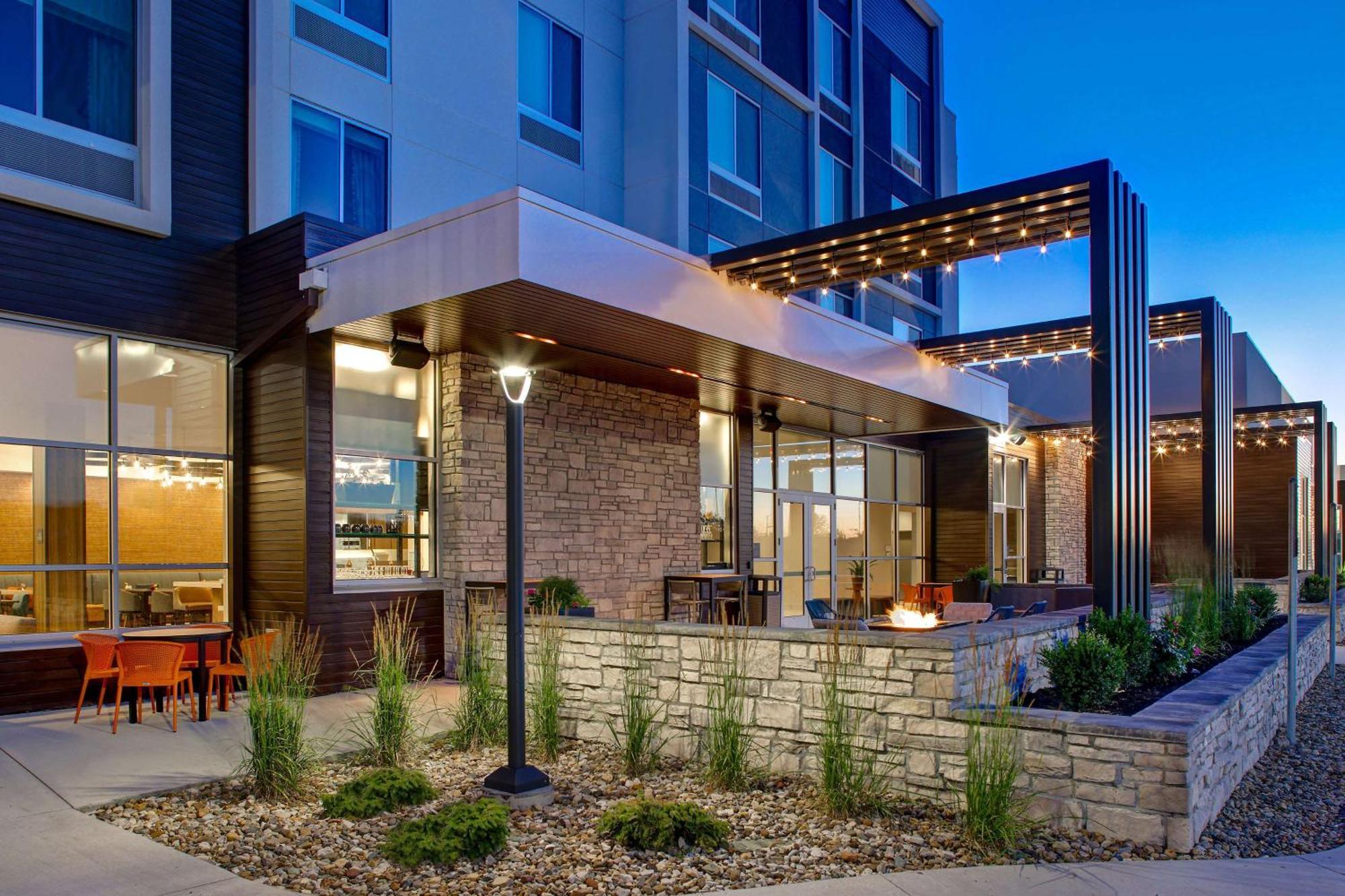 Hilton Garden Inn Cedar Rapids Exterior foto