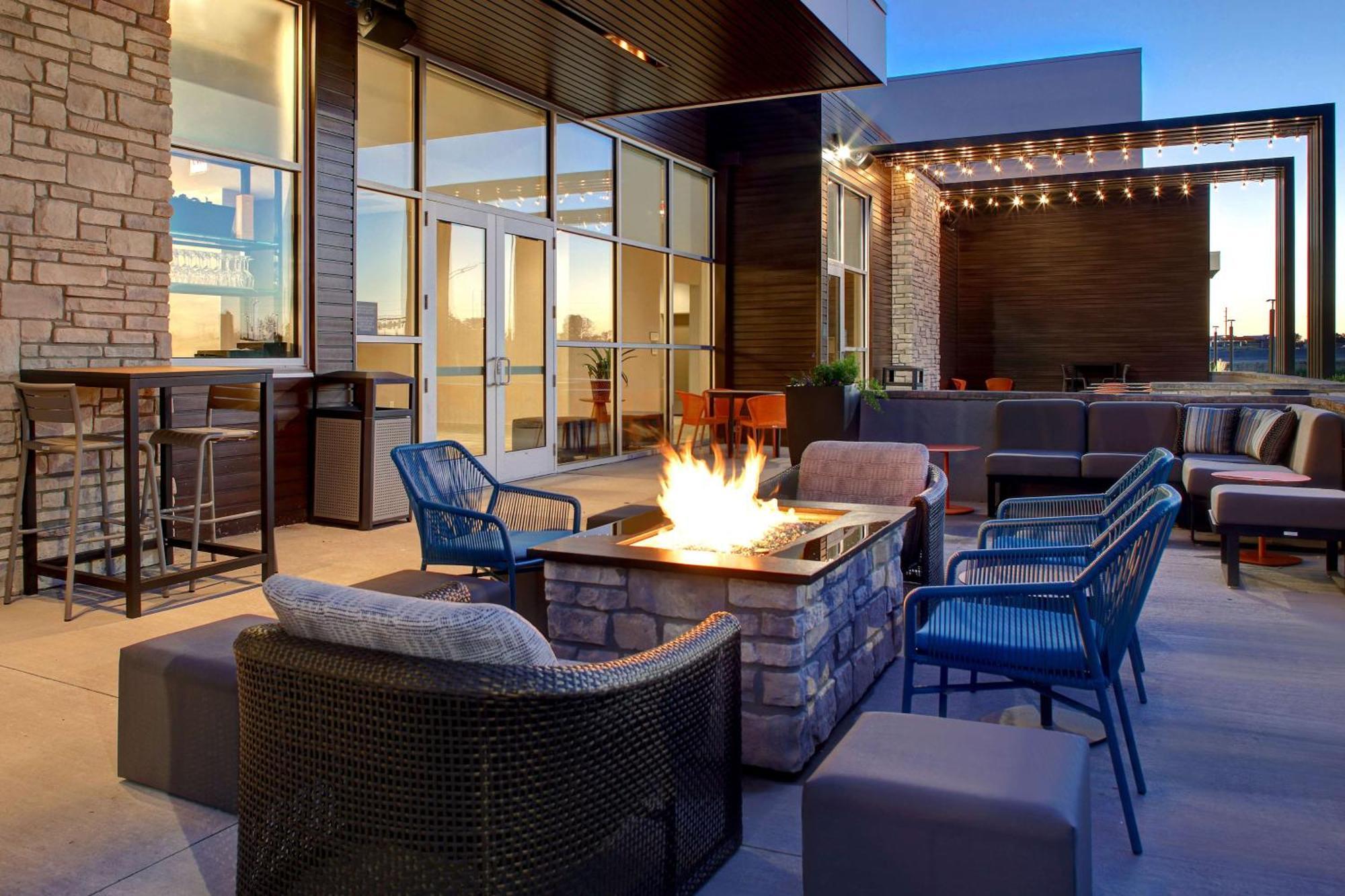 Hilton Garden Inn Cedar Rapids Exterior foto